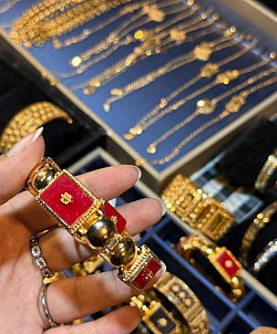 طقم سواره وخاتم بلون الاحمر